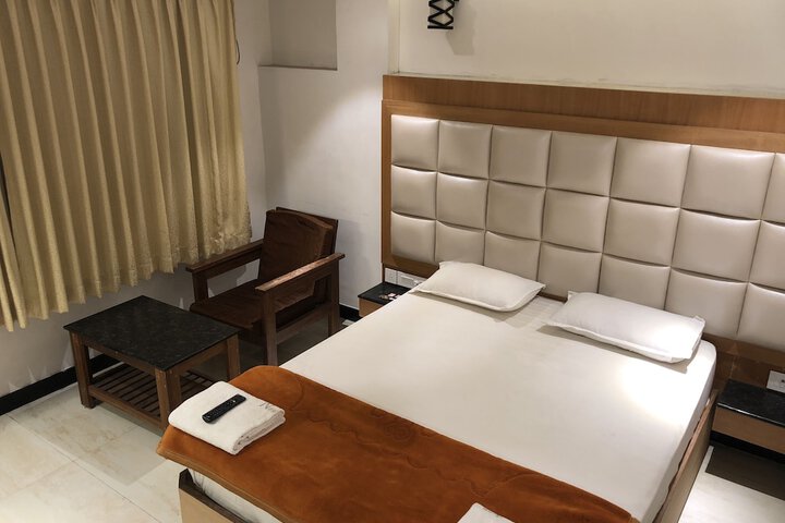 Room 12 of 33