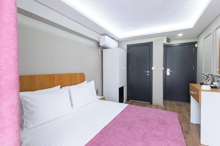 Room 25 of 40