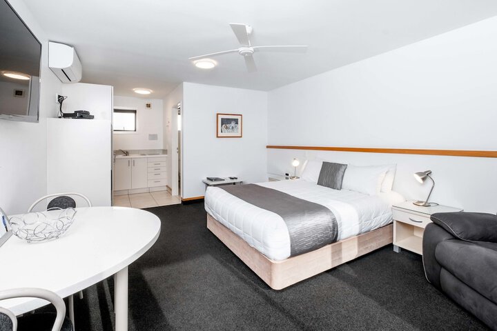 Room 13 of 37
