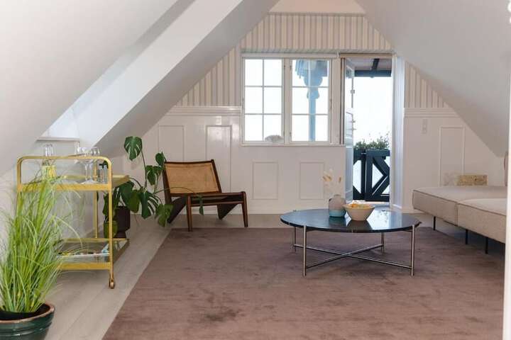 Room 2 of 69