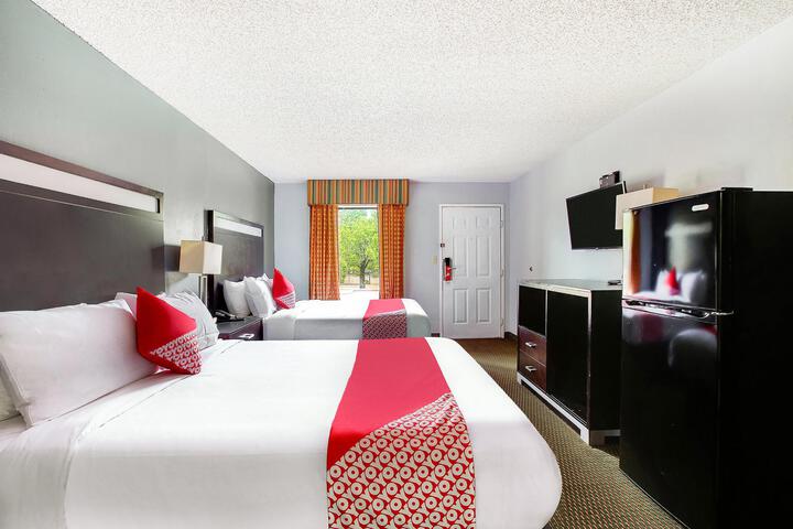 2 Queen Bed Walkin (9 of 11)