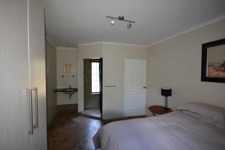 Room 3 of 108