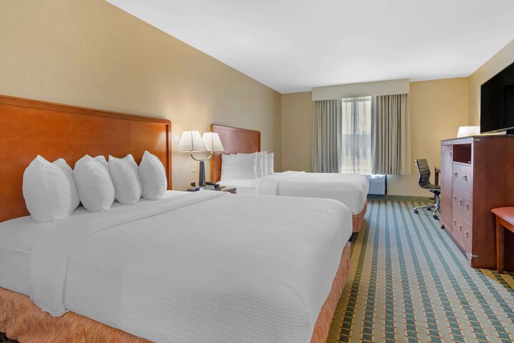2 Queen Beds High Speed Internet 1st Flr Micro Refridgerator Full Breakfast (9 of 11)