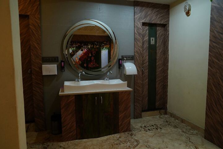 Room 18 of 25