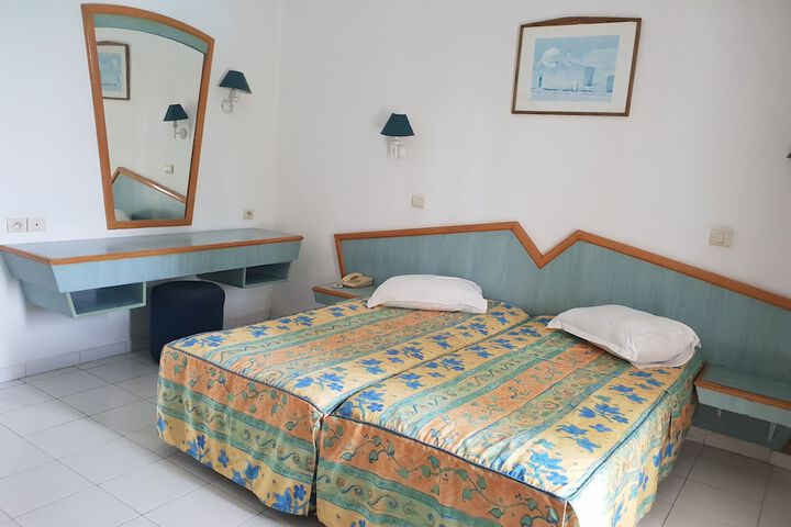 Room 8 of 26