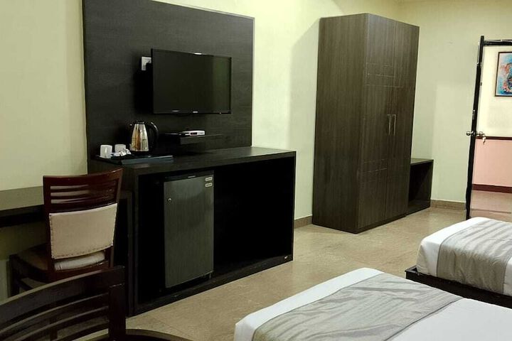 Room 11 of 50