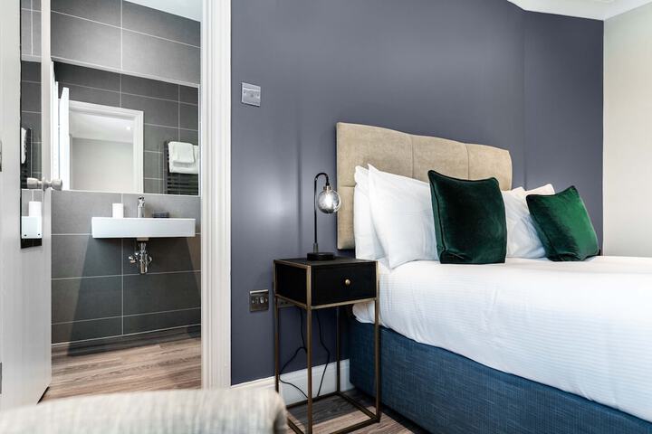 Room 4 of 35