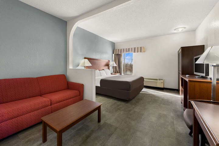 1 King Bed (7 of 8)