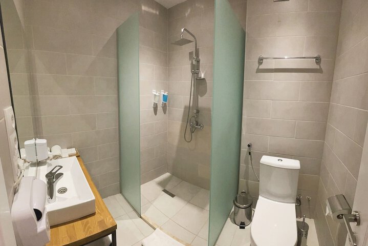Room 195 of 240