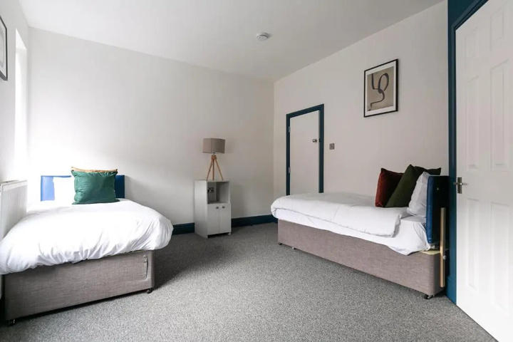 Room 5 of 16