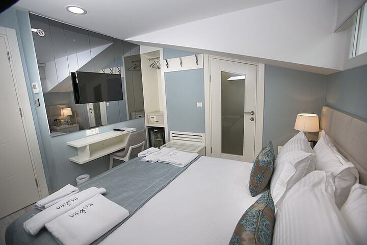 Room 10 of 17