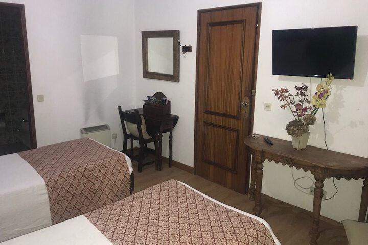 Room 33 of 98
