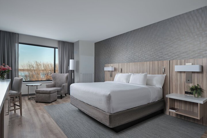 Room 6 of 12