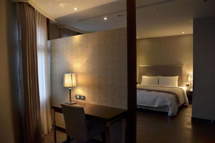 Room 18 of 48