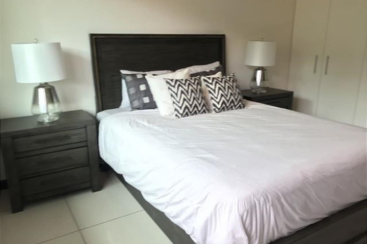 Room 4 of 16