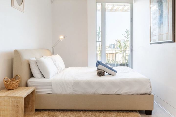 Room 4 of 19