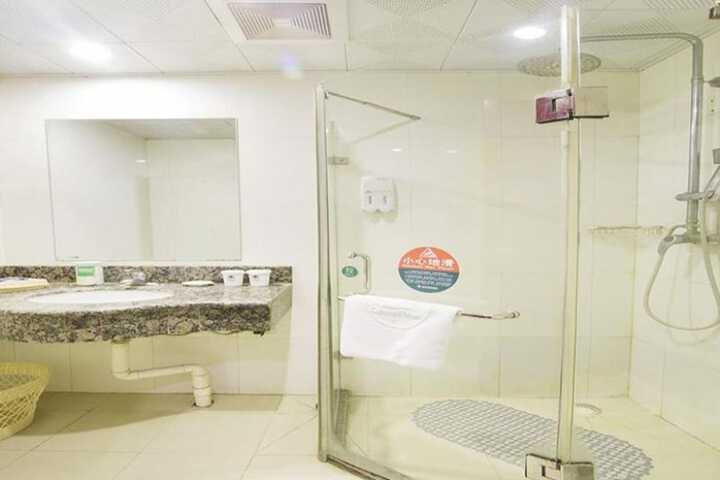 Room 16 of 27