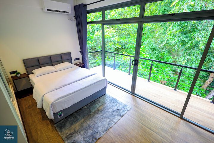Room 8 of 28