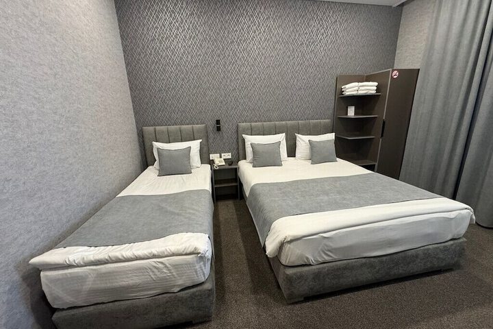 Room 12 of 40