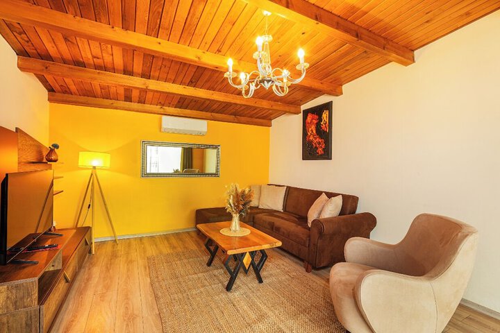 Room 27 of 102