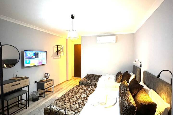 Room 10 of 25