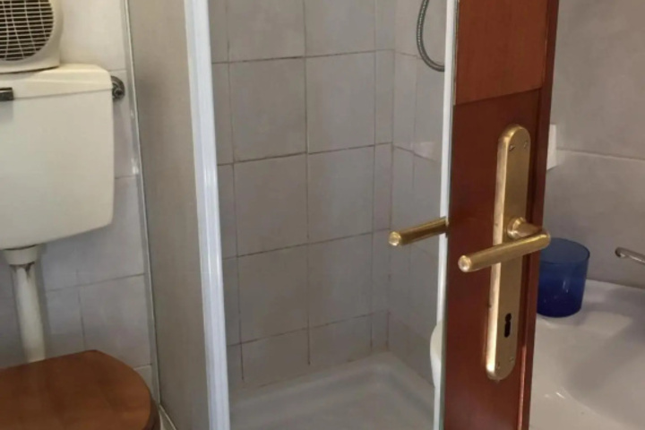 Room 9 of 19