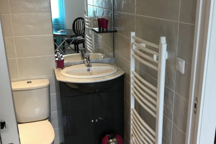 Room 9 of 26
