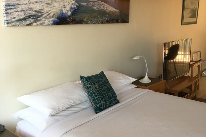 Room 6 of 30