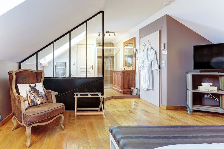 Room 8 of 42