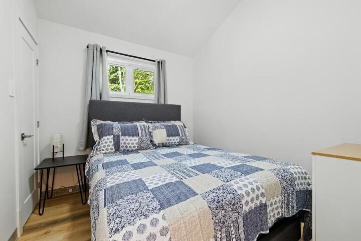 Room 4 of 33