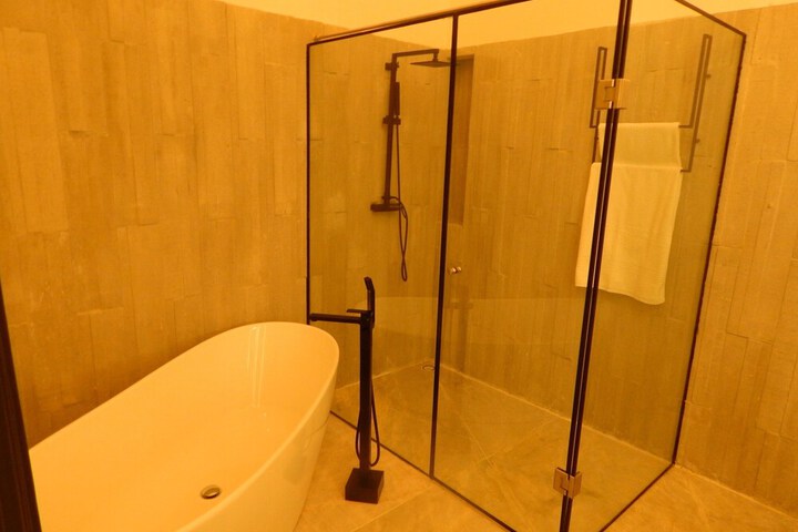 Room 34 of 51