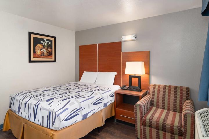 Room 20 of 35