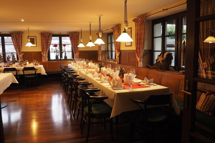 Dining 35 of 65