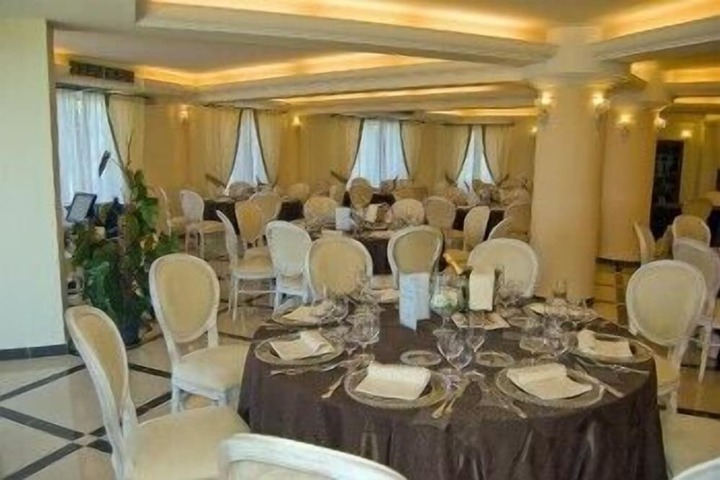 Dining Photos