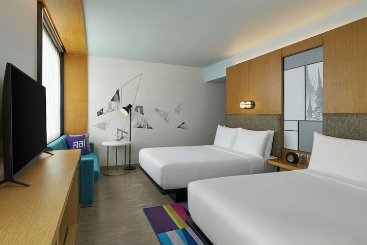 Room 26 of 77