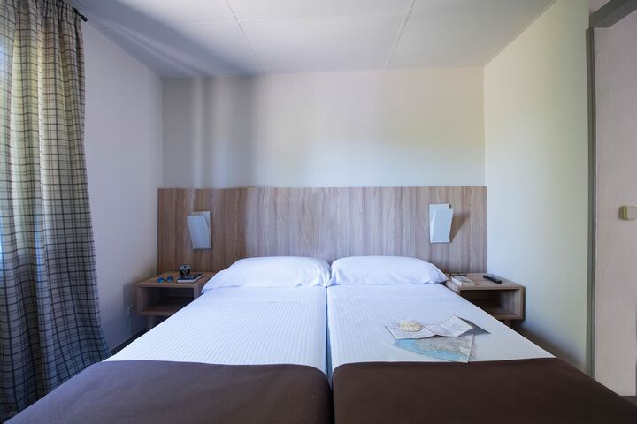 Room 12 of 33