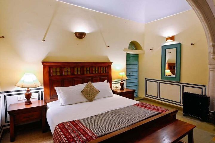 Room 10 of 28