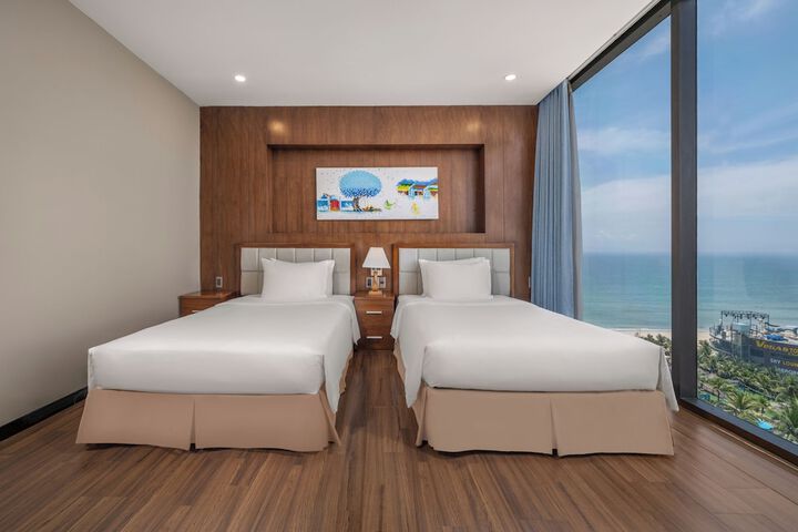 Room 21 of 104