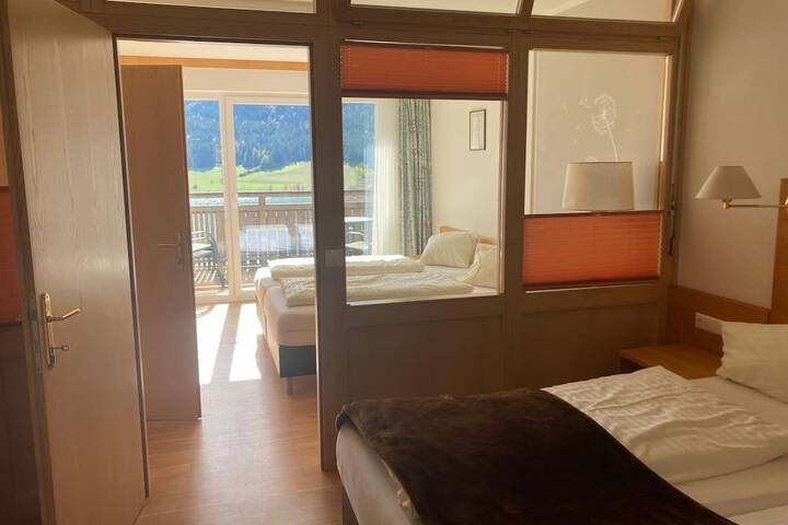 Room 13 of 80