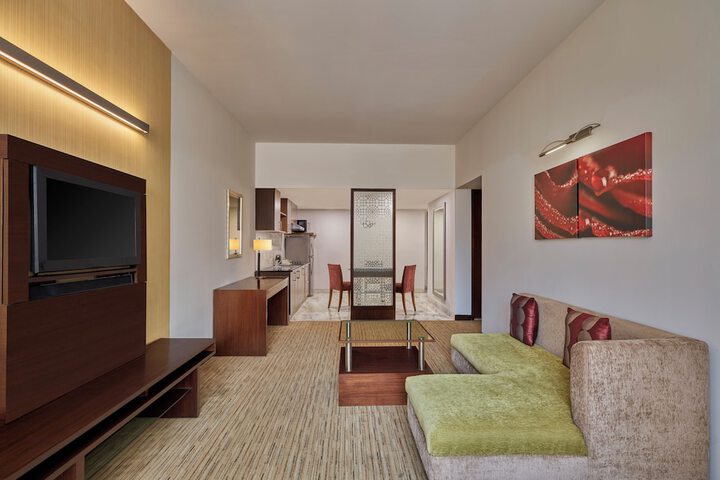 Room 28 of 84