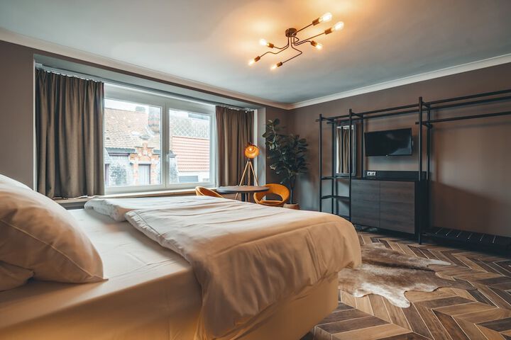 Room 7 of 38