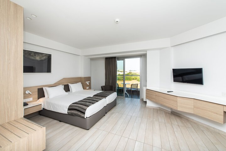 Room 6 of 35