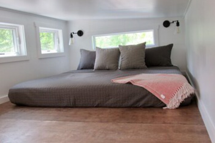 Room 141 of 204