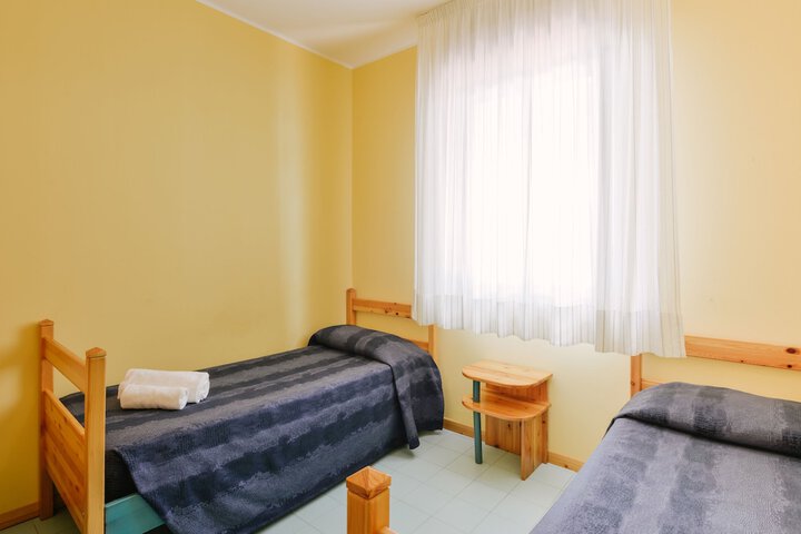 Room 25 of 114