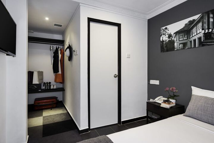 Room 25 of 37