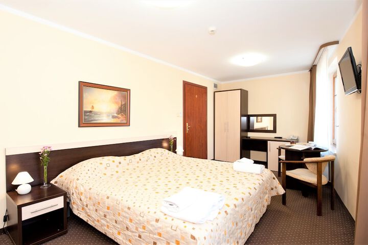 Room 33 of 82