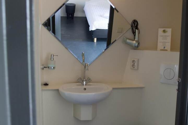 Room 13 of 26