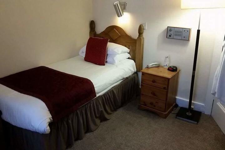 Room 9 of 31