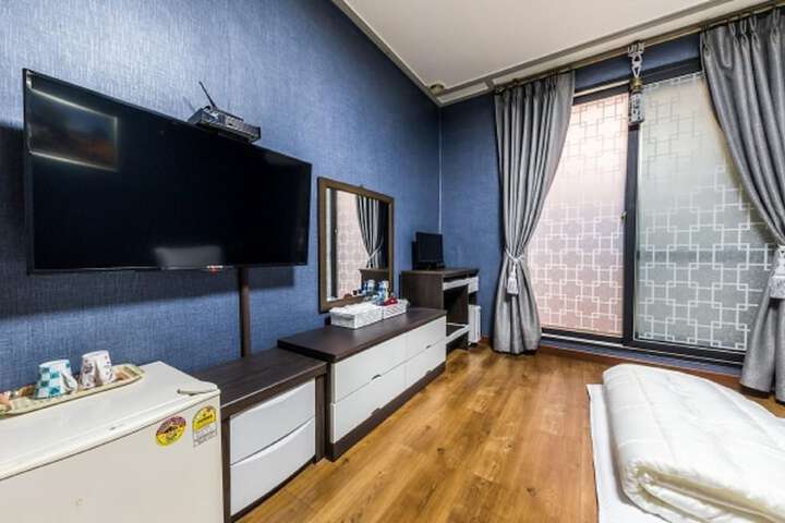 Room 13 of 52