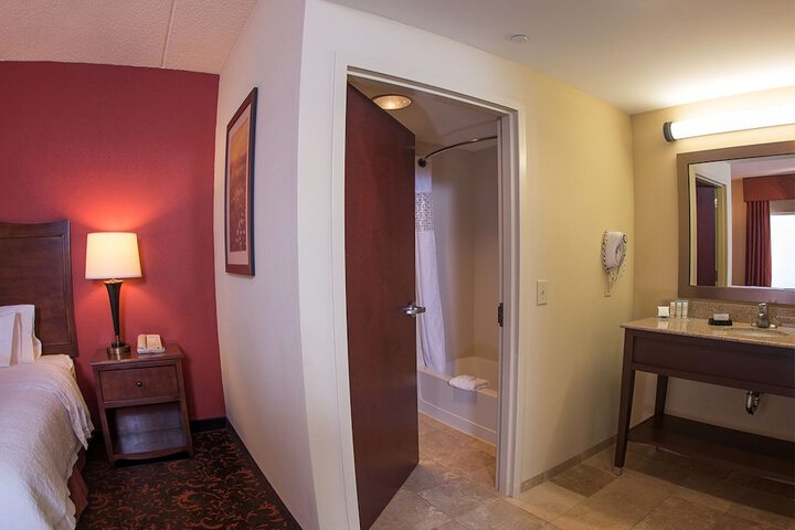 1 King Mobility Accessible with Tub (3 of 25)